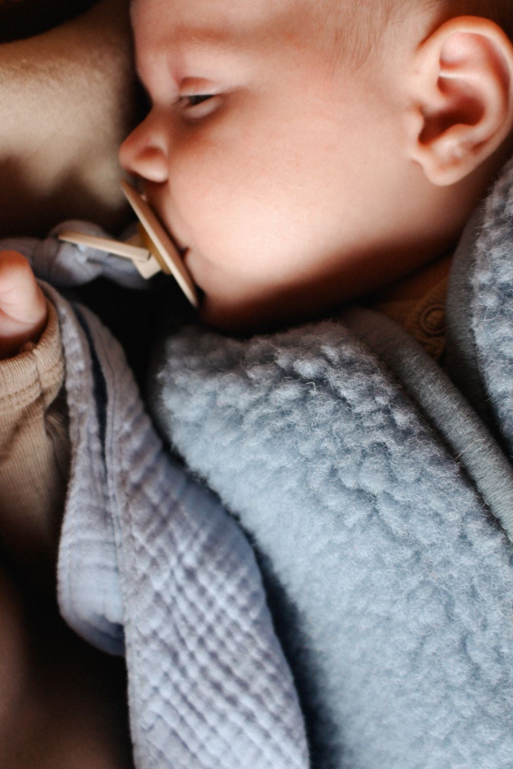 Alwero | Babyvest Lulu Light | Icy Blue