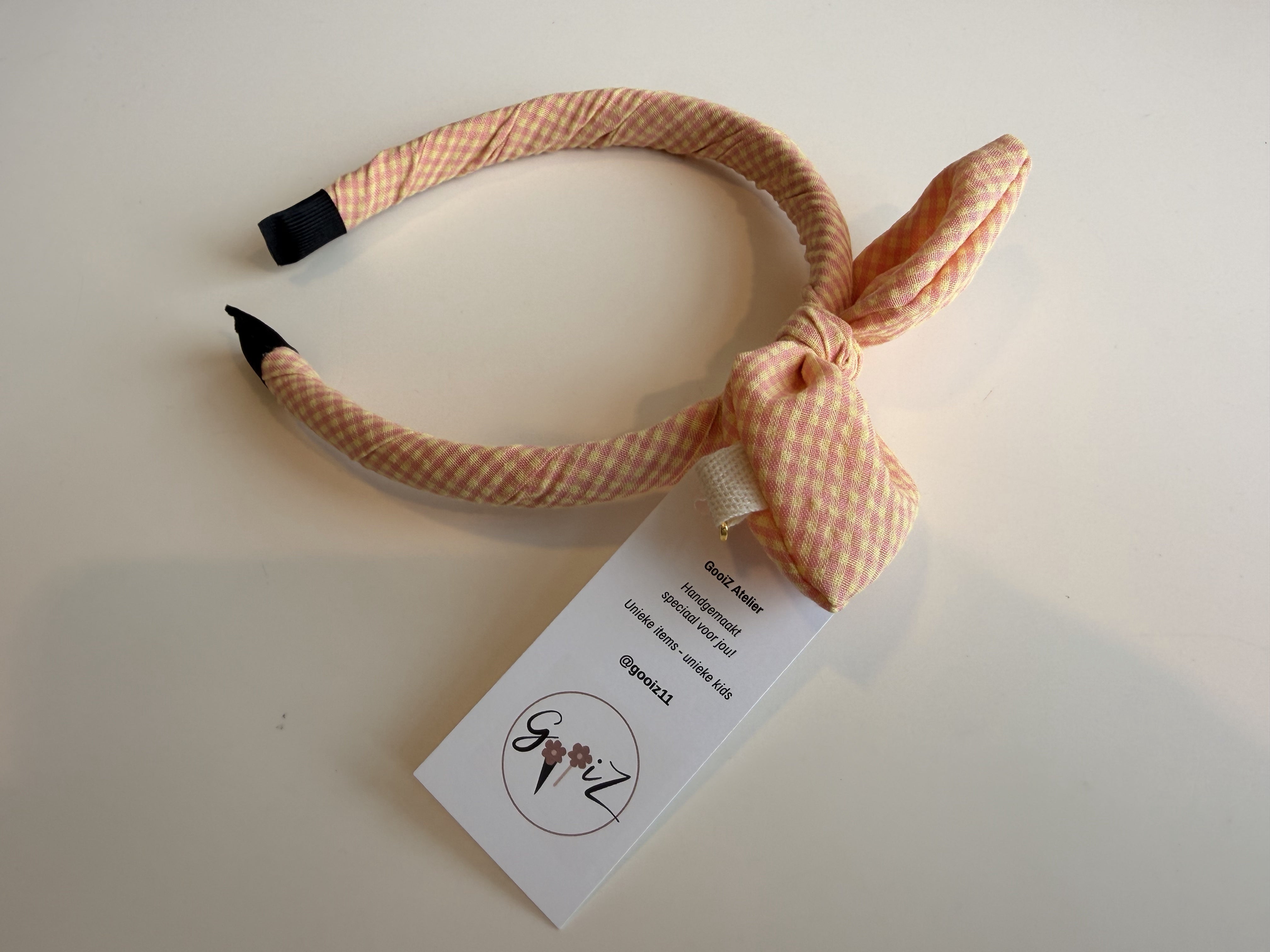 Gooiz | Haarband strik - ruit geel/roze