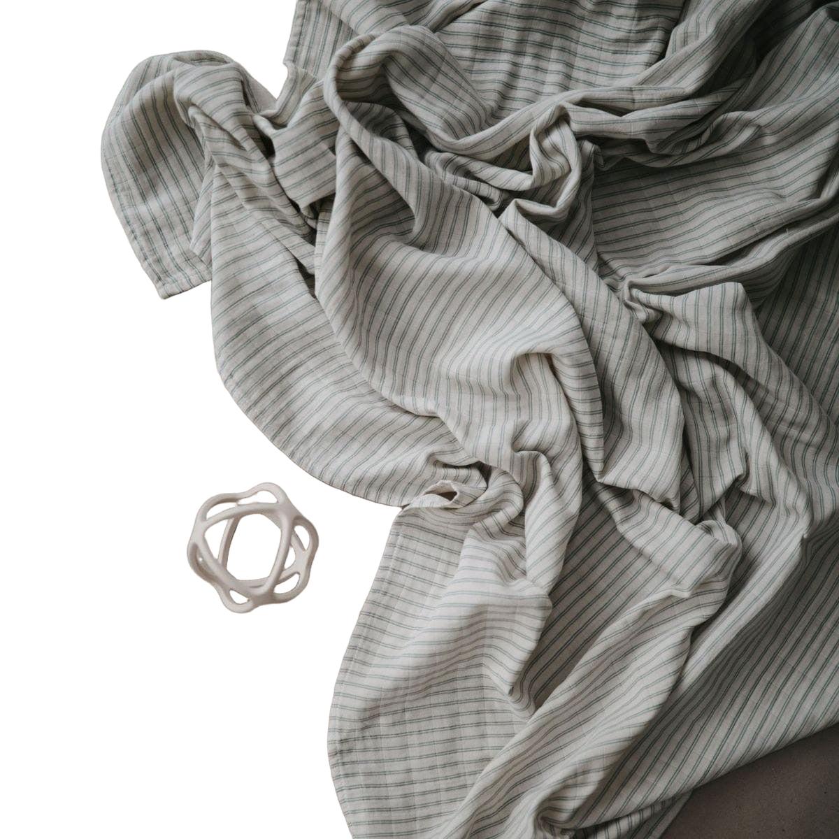 Mushie | Swaddle 120x120 Sage stripes